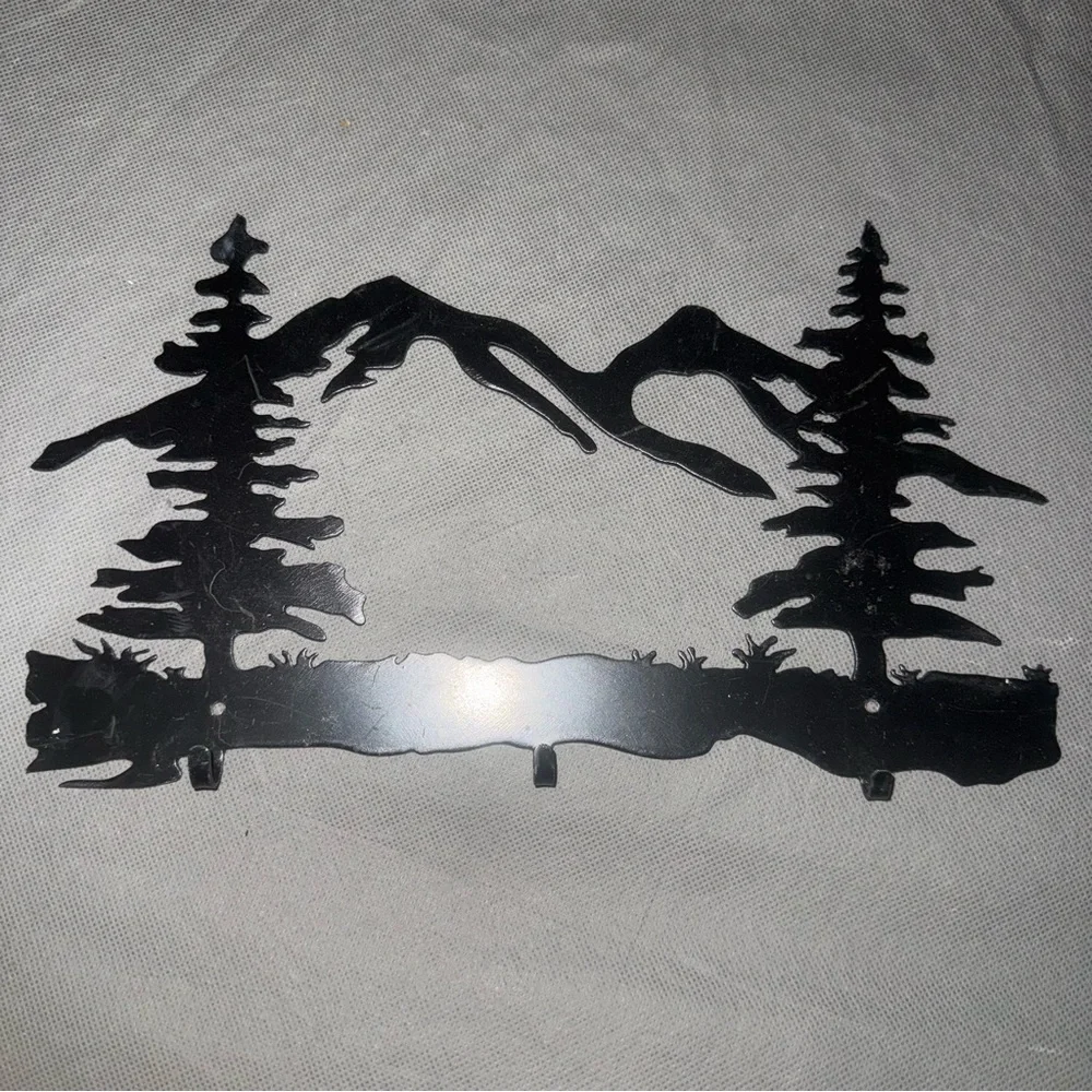 Metal Mountain Scene Pines Key Holder Wall Mount Cabin